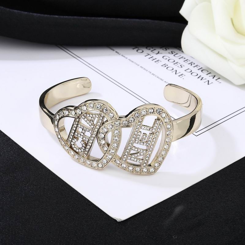Chanel Bracelet 04yxs86