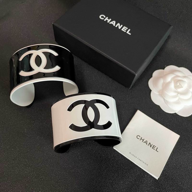 Chanel Bracelet 04yxs98