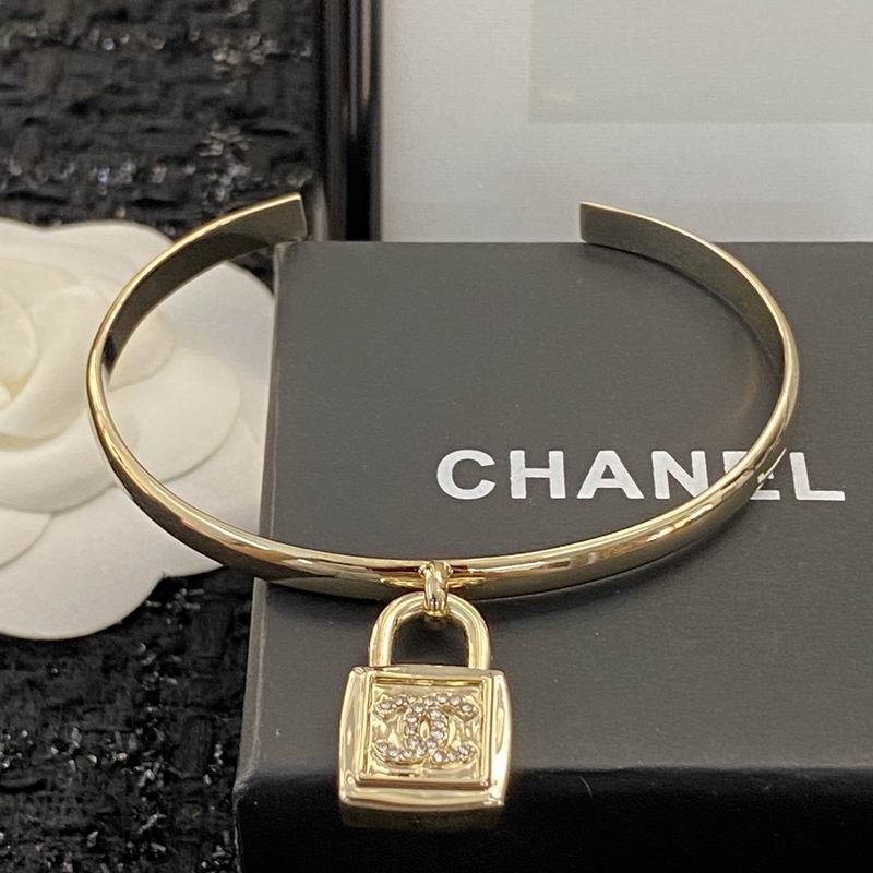 Chanel Bracelet 08yxq09