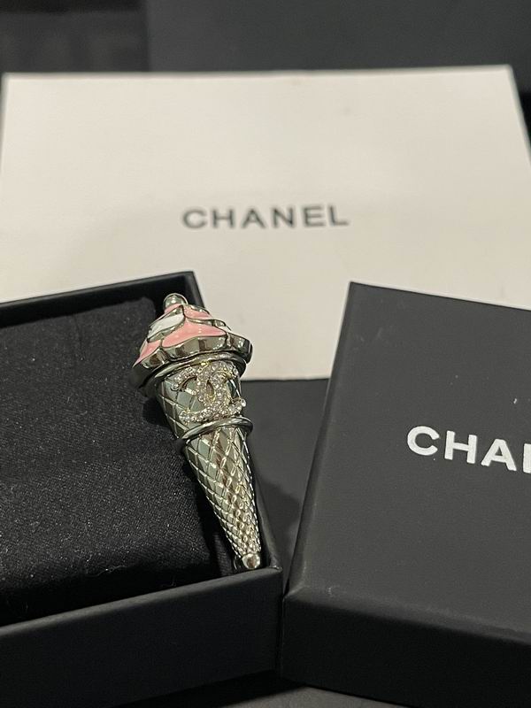 Chanel Brooch 02yxs52