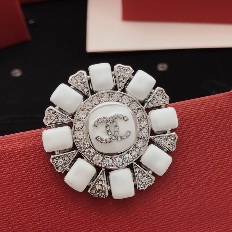 Chanel Brooch 02yxs64