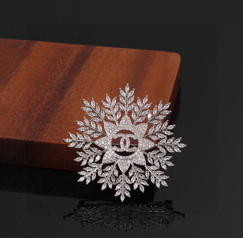 Chanel Brooch 03lyh150