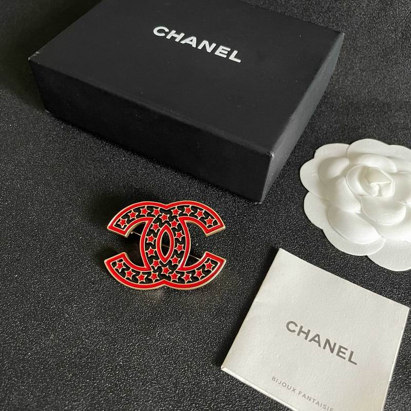 Chanel Brooch 03yxs100