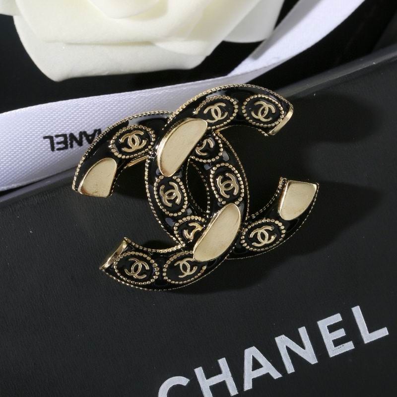 Chanel Brooch 03yxs102