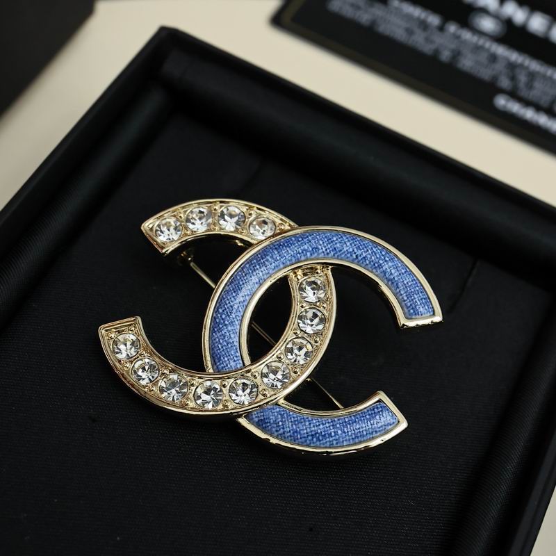 Chanel Brooch 03yxs104