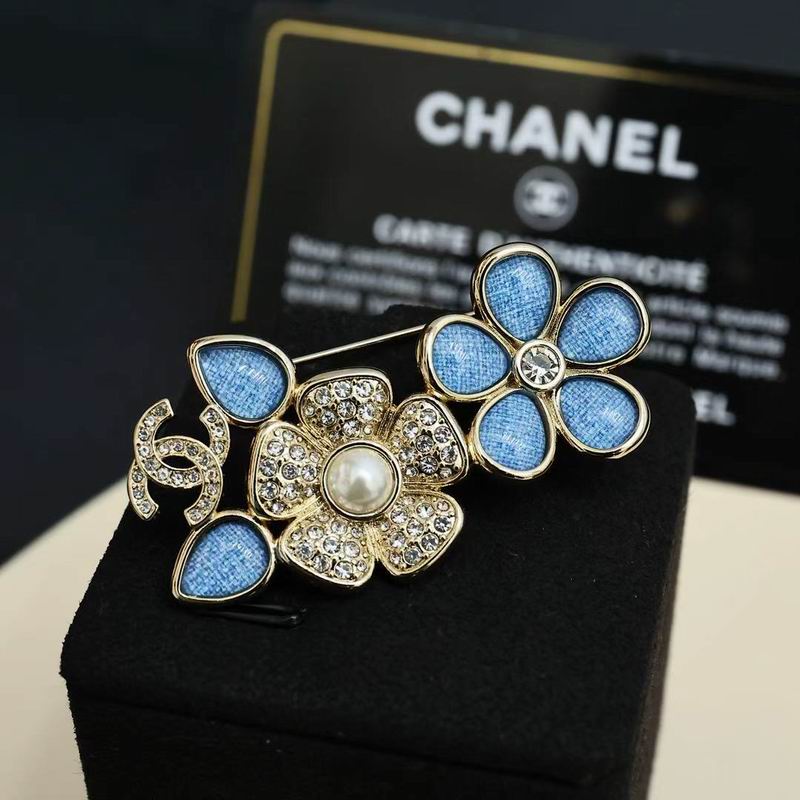 Chanel Brooch 03yxs105