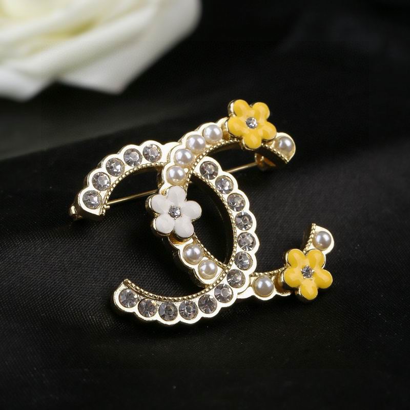 Chanel Brooch 03yxs108