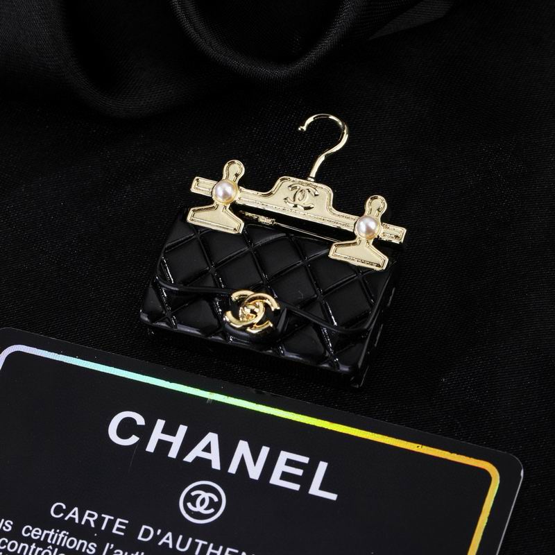 Chanel Brooch 03yxs115