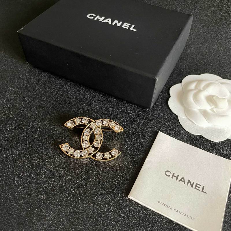 Chanel Brooch 03yxs122