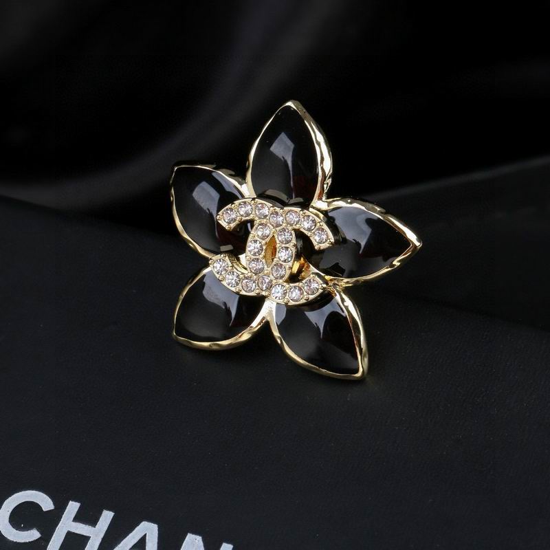 Chanel Brooch 03yxs124