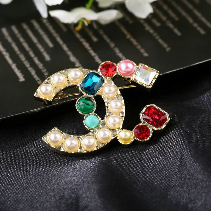 Chanel Brooch 03yxs136