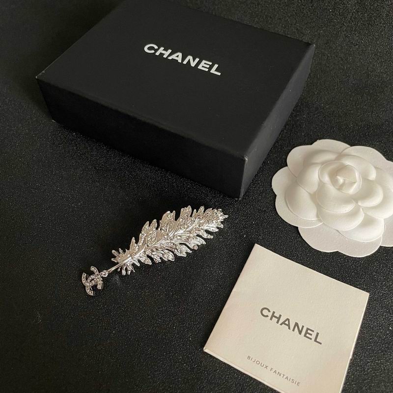 Chanel Brooch 03yxs149