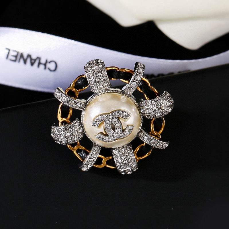 Chanel Brooch 03yxs156