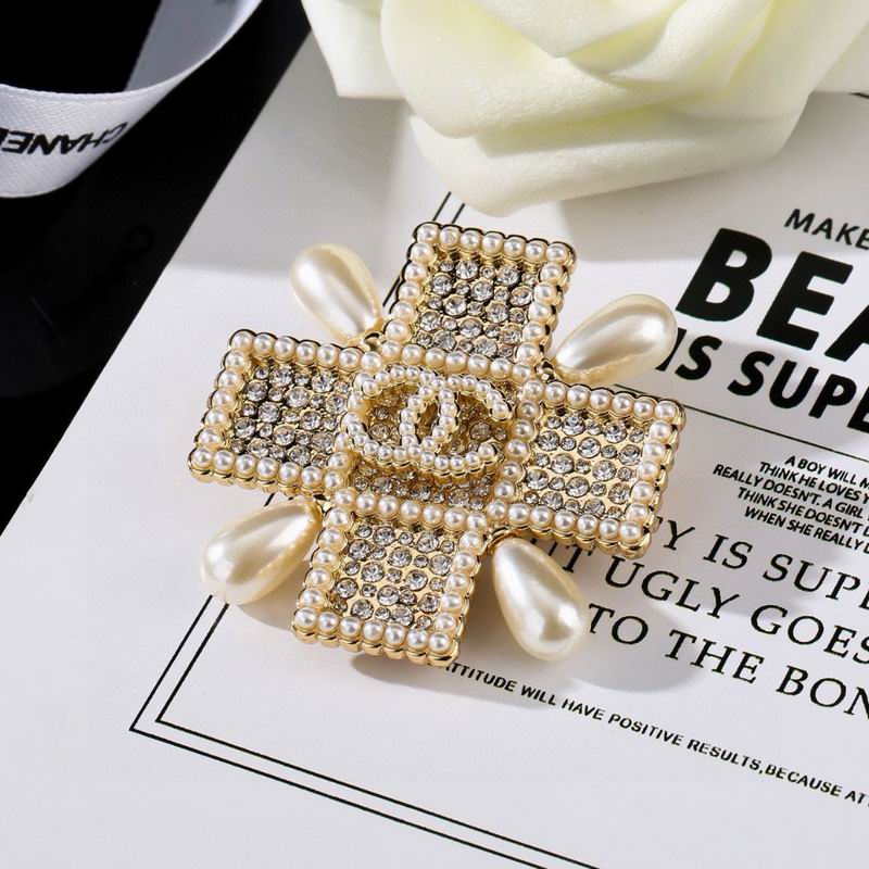 Chanel Brooch 03yxs161