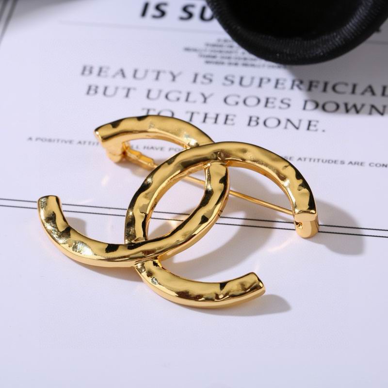 Chanel Brooch 03yxs170