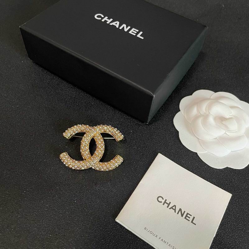 Chanel Brooch 03yxs174