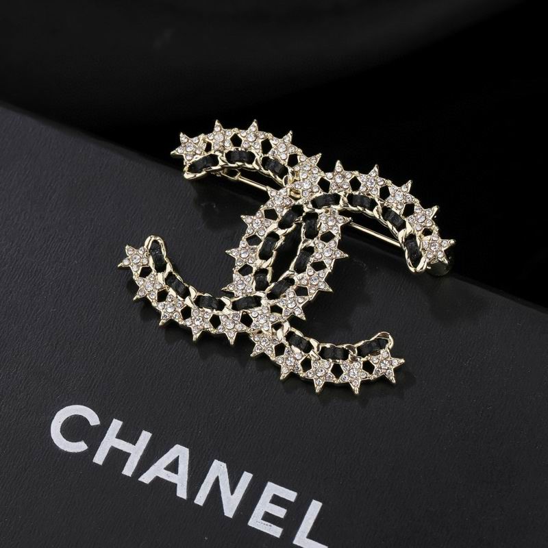 Chanel Brooch 03yxs182