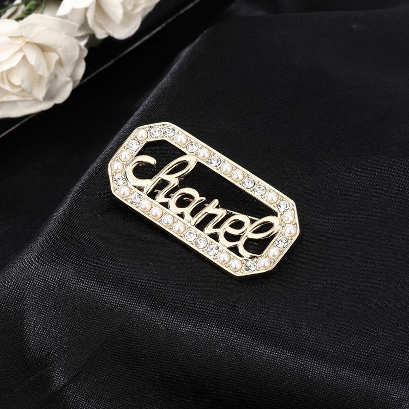 Chanel Brooch 03yxs194