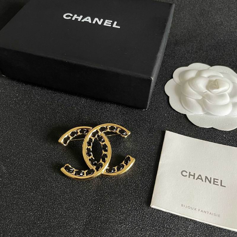 Chanel Brooch 03yxs201