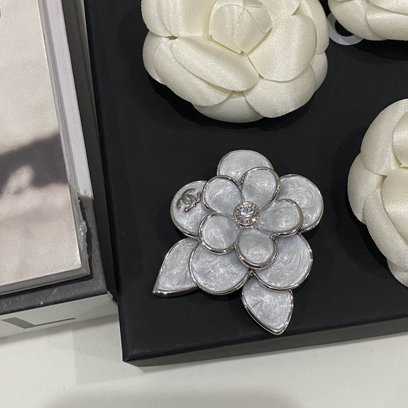 Chanel Brooch 03yxs203