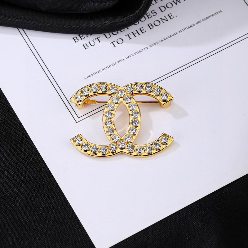 Chanel Brooch 03yxs211