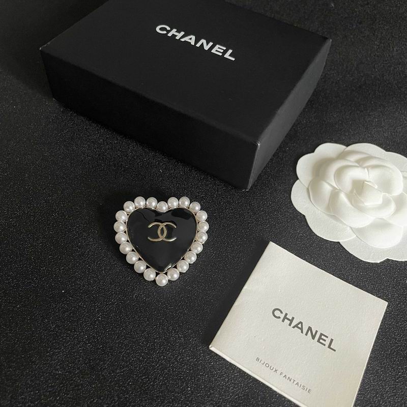 Chanel Brooch 03yxs275