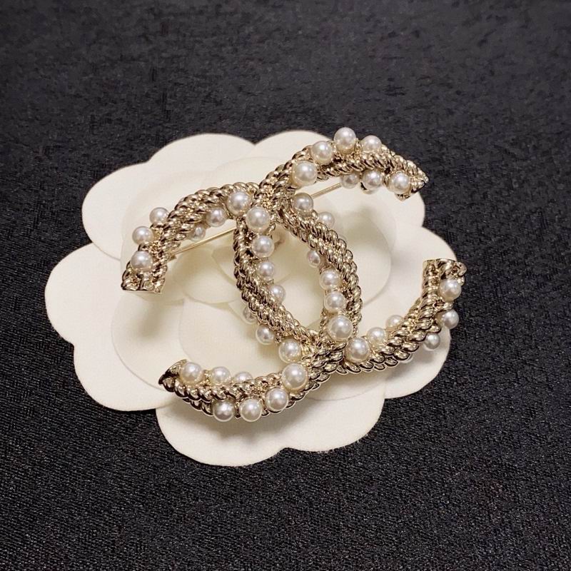 Chanel Brooch 03yxs280