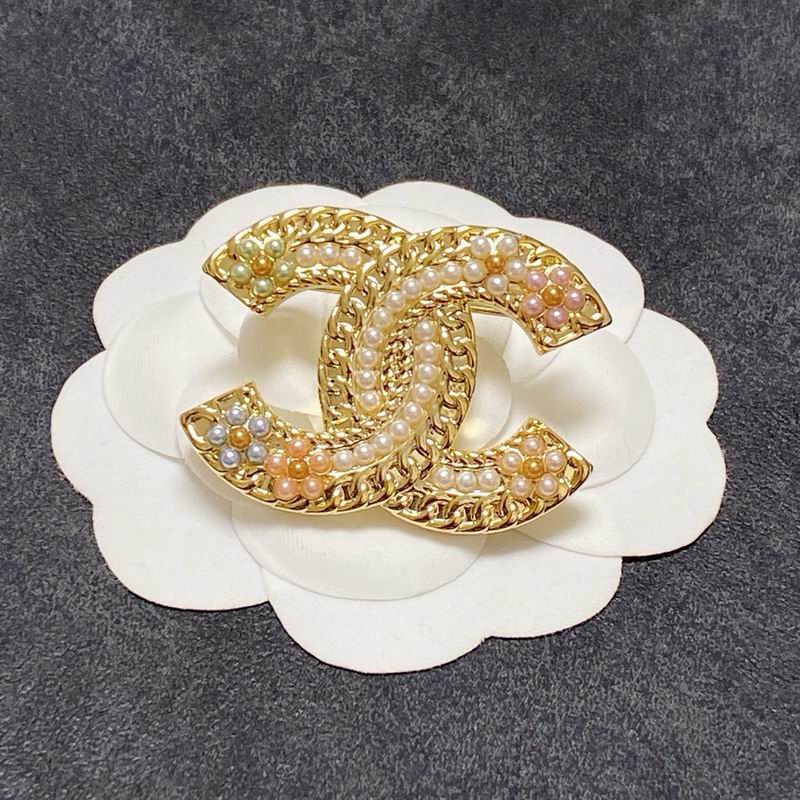 Chanel Brooch 03yxs283