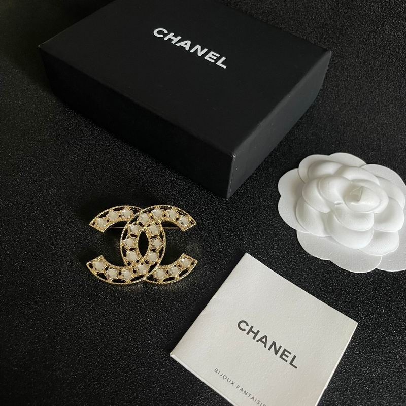 Chanel Brooch 03yxs323