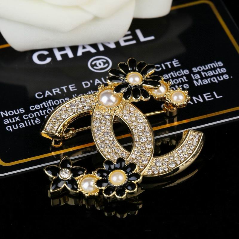 Chanel Brooch 03yxs329
