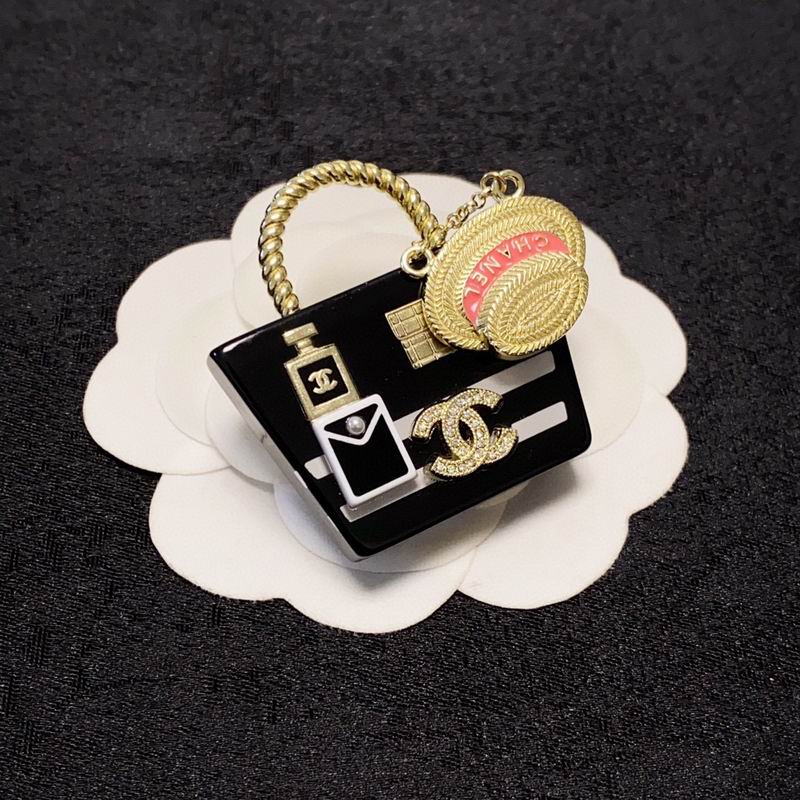 Chanel Brooch 03yxs332