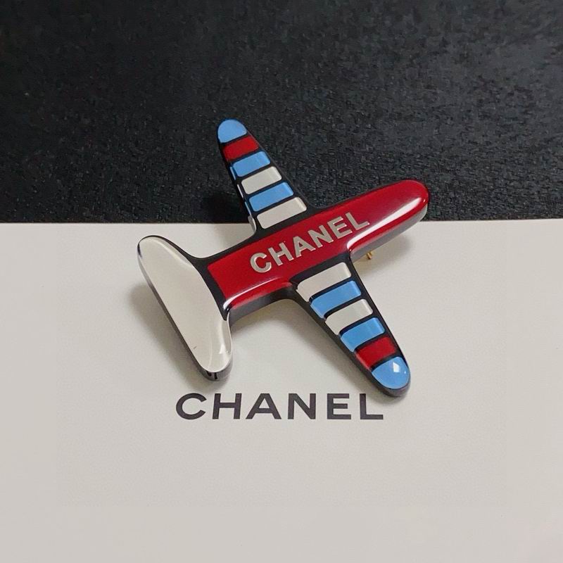 Chanel Brooch 03yxs333