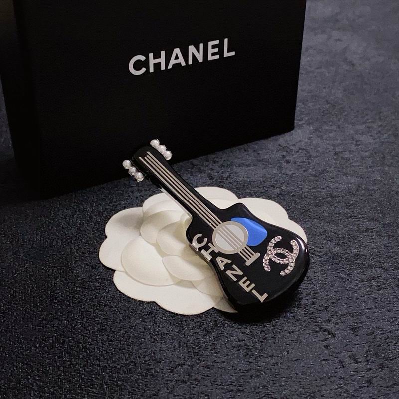 Chanel Brooch 03yxs334