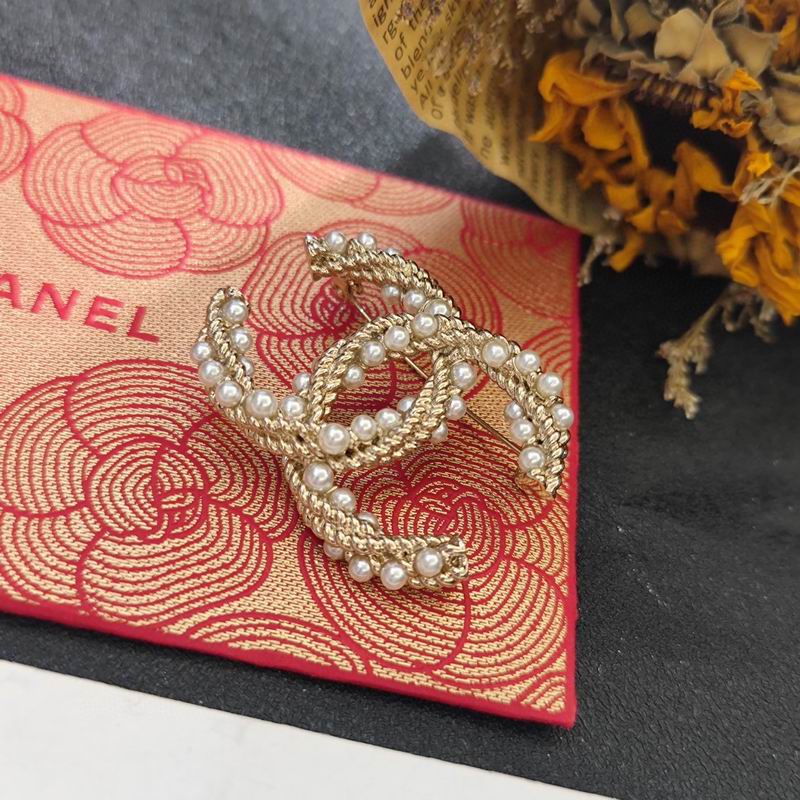 Chanel Brooch 03yxs335
