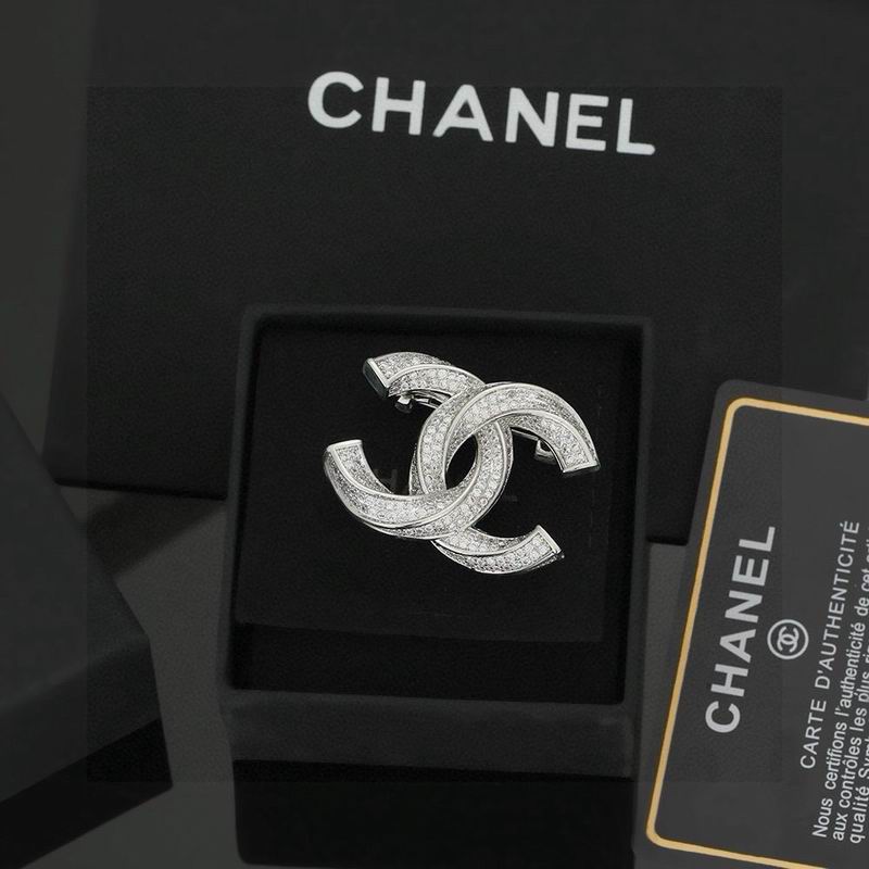 Chanel Brooch 03yxs339