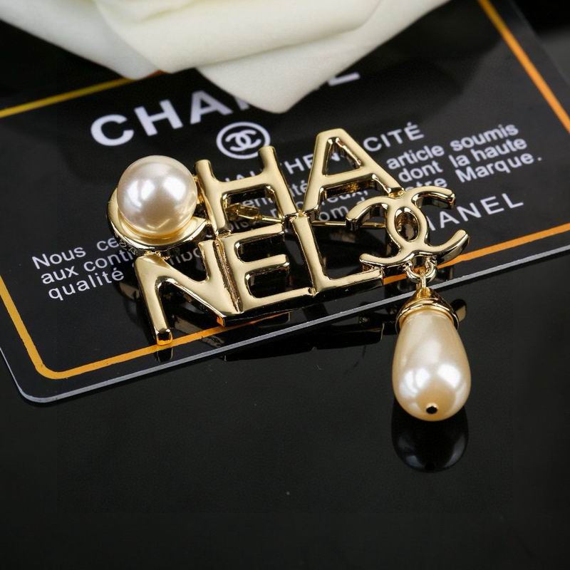Chanel Brooch 03yxs344