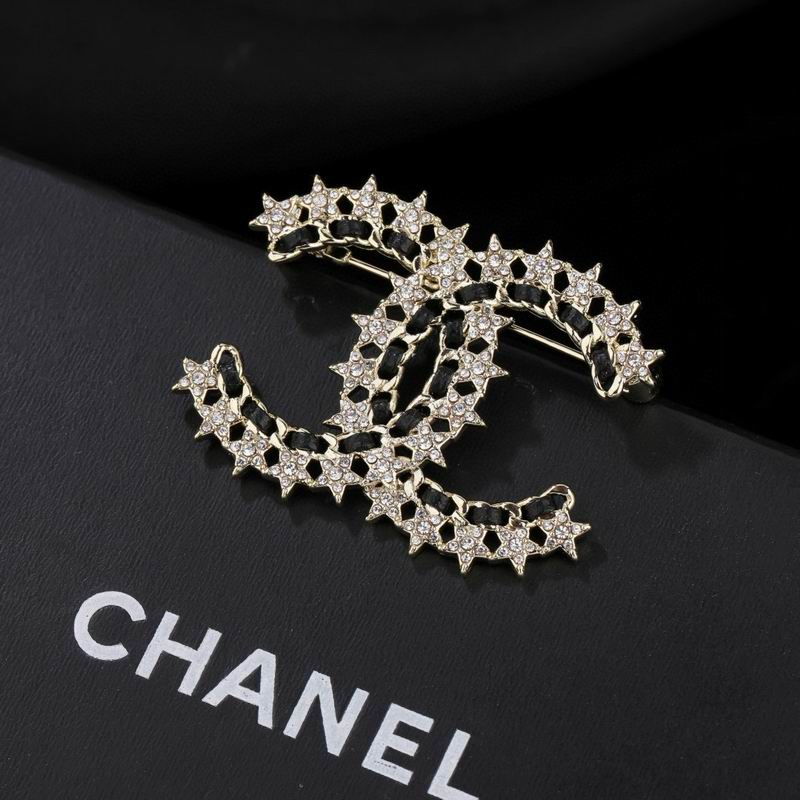 Chanel Brooch 03yxs345