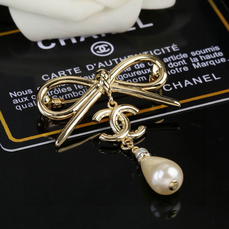 Chanel Brooch 03yxs351