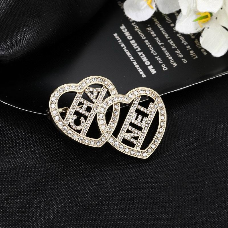 Chanel Brooch 03yxs353