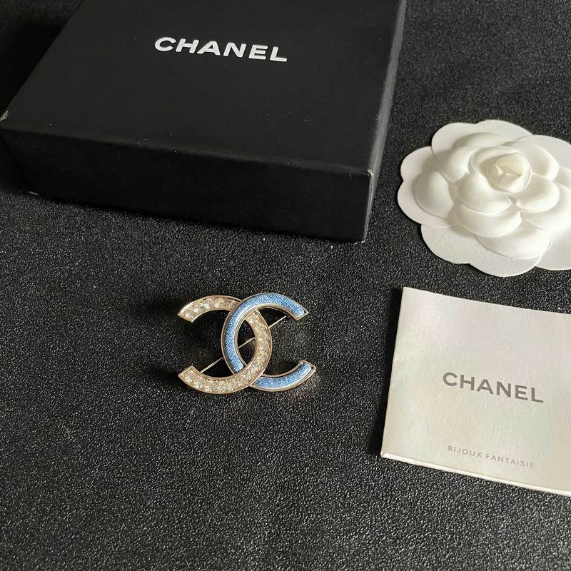 Chanel Brooch 03yxs355