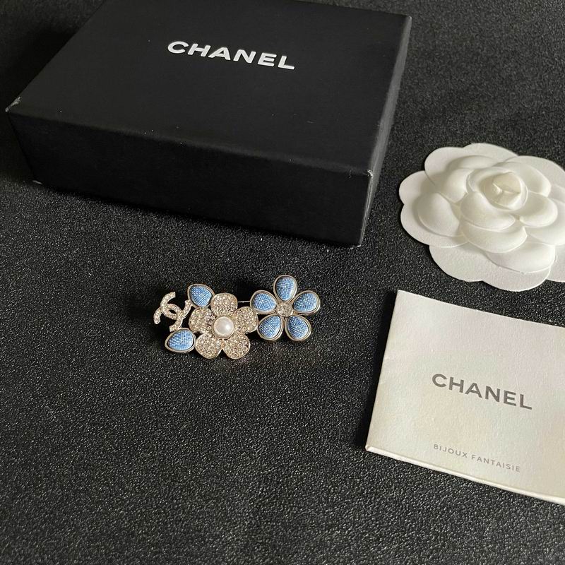 Chanel Brooch 03yxs356