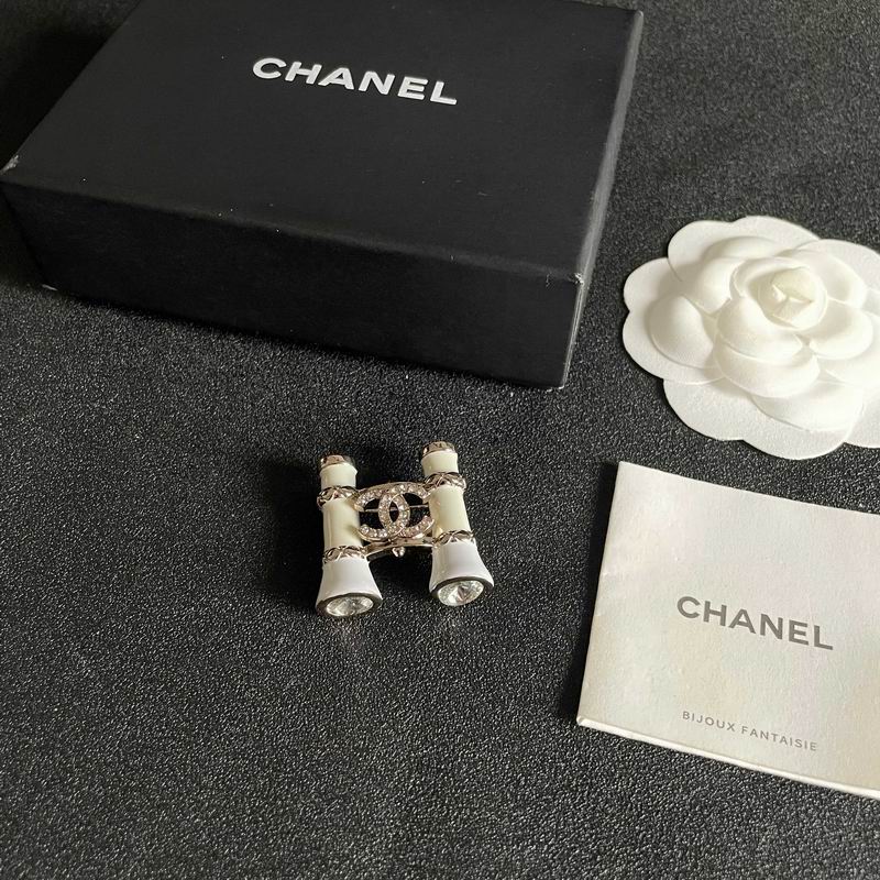 Chanel Brooch 03yxs357