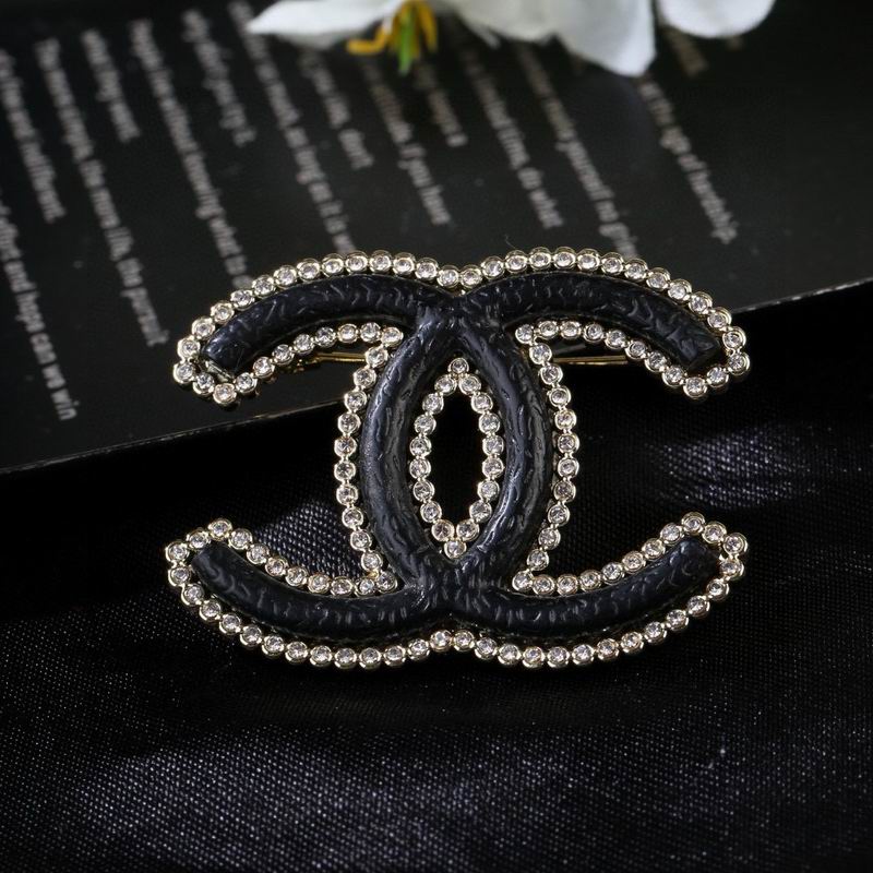 Chanel Brooch 03yxs90