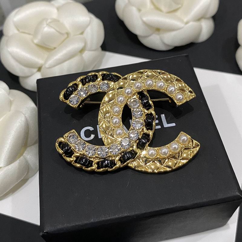 Chanel Brooch 03yxs95