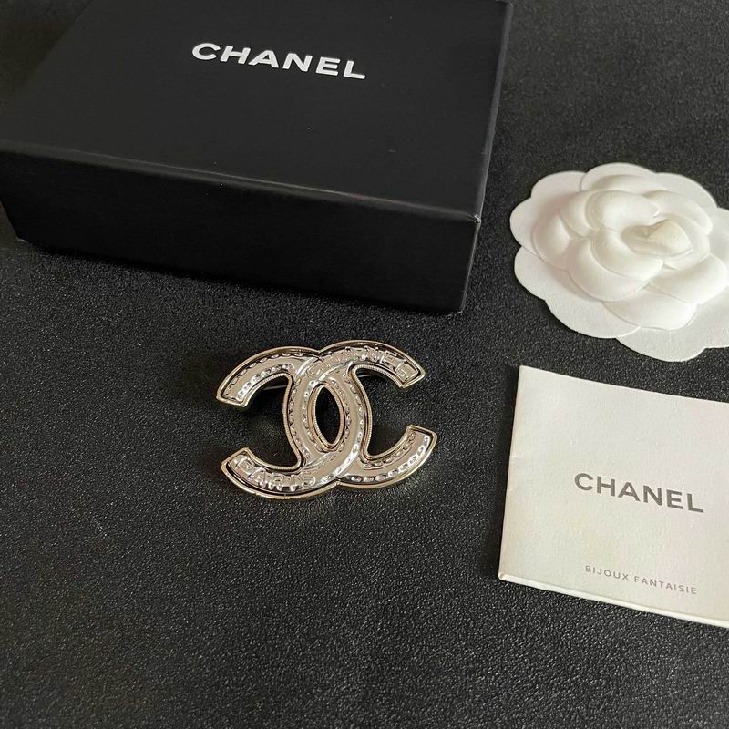 Chanel Brooch 04yxs04