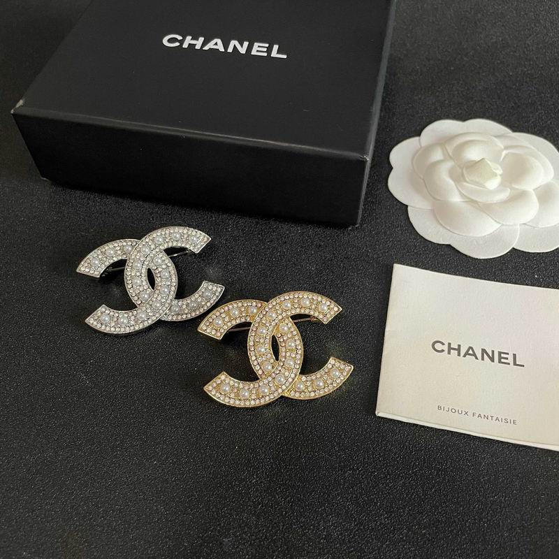Chanel Brooch 04yxs103