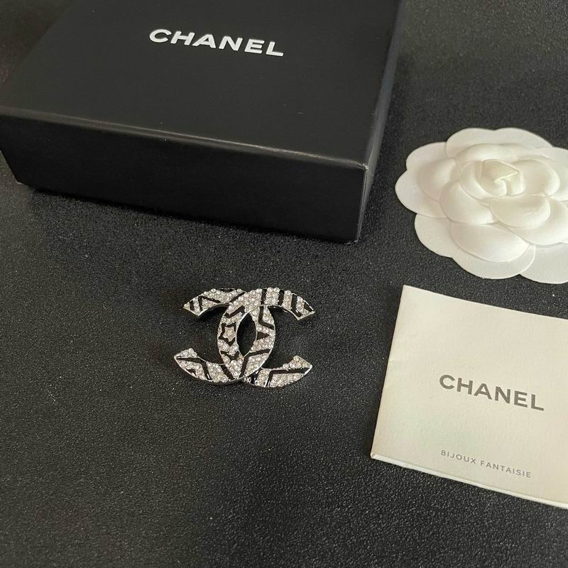 Chanel Brooch 04yxs104