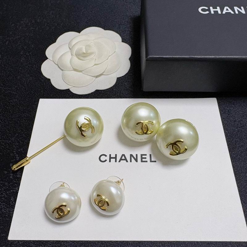 Chanel Brooch 04yxs127