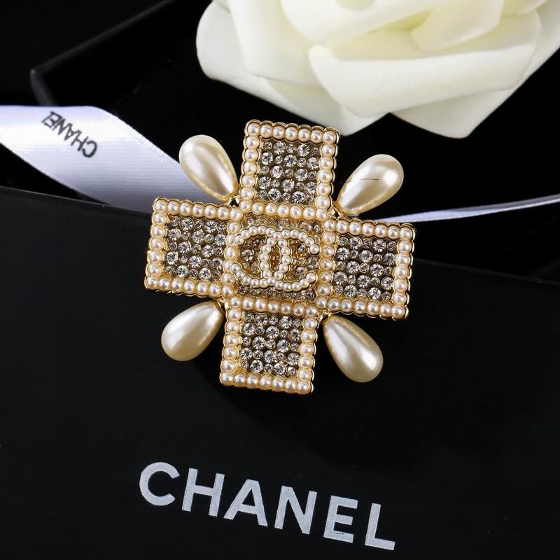 Chanel Brooch 04yxs151