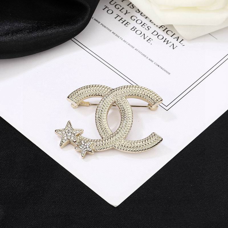 Chanel Brooch 04yxs17